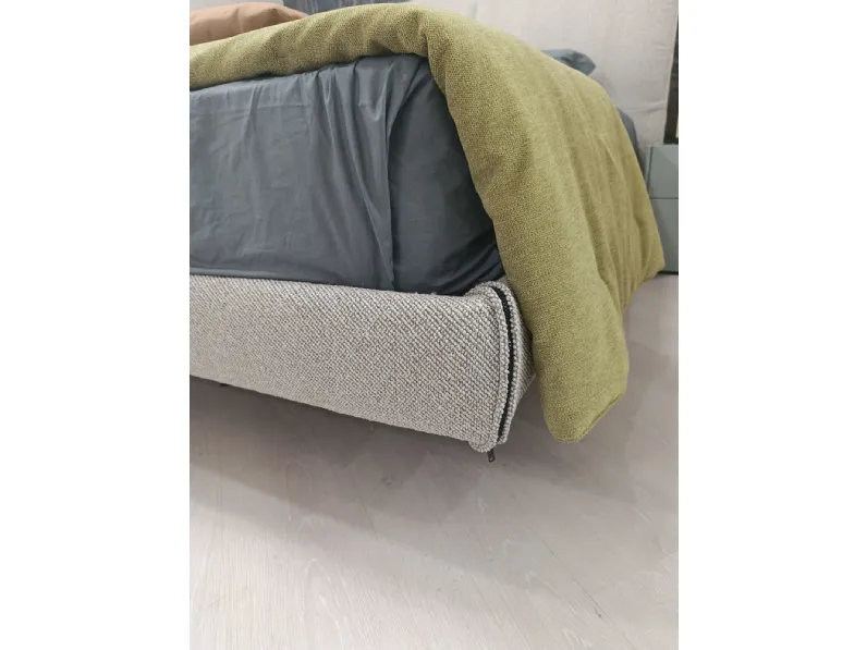 Letto matrimoniale con piedini Sail Twils a prezzo scontato