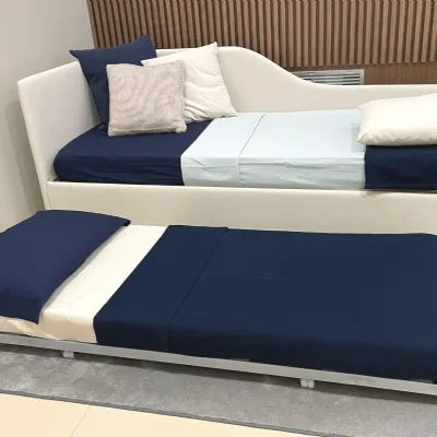 Letto imbottito modello Space di Noctis scontato 30%