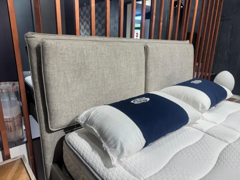 Letto design Tudor Novaluna con uno sconto del 33%