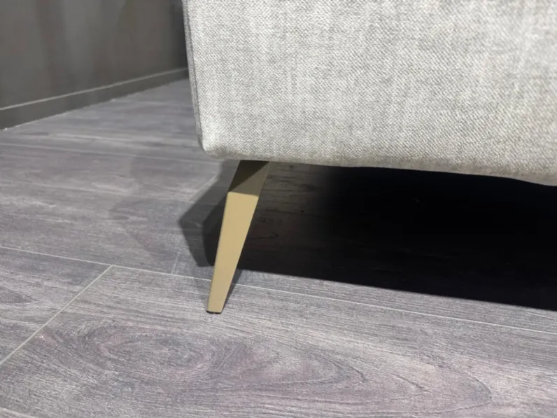 Letto design Tudor Novaluna con uno sconto del 33%