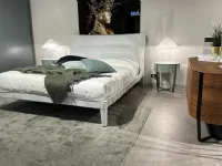 Letto imbottito con giroletto VenereNatuzzia prezzo ribassato