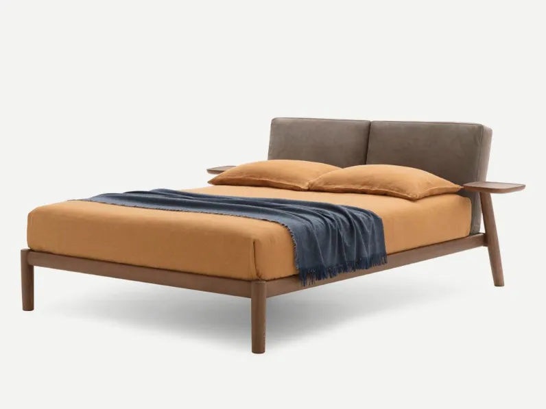 Letto design con piedini Dioniso Pianca a prezzo ribassato