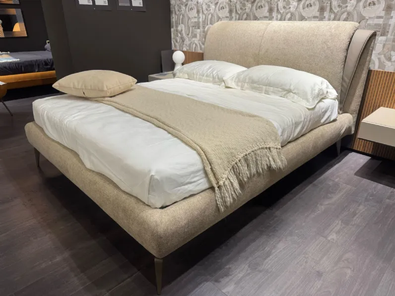 Letto imbottito modello Dress slim di Novaluna scontato 34%