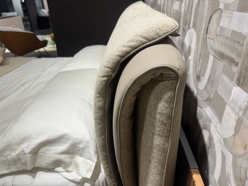 Letto imbottito modello Dress slim di Novaluna scontato 34%
