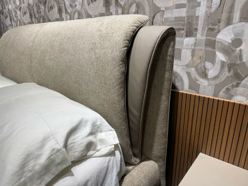 Letto imbottito modello Dress slim di Novaluna scontato 34%