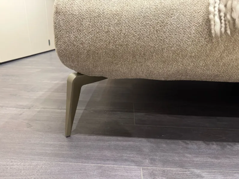 Letto imbottito modello Dress slim di Novaluna scontato 34%