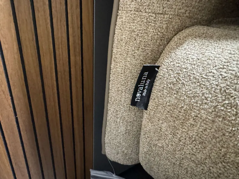 Letto imbottito modello Dress slim di Novaluna scontato 34%