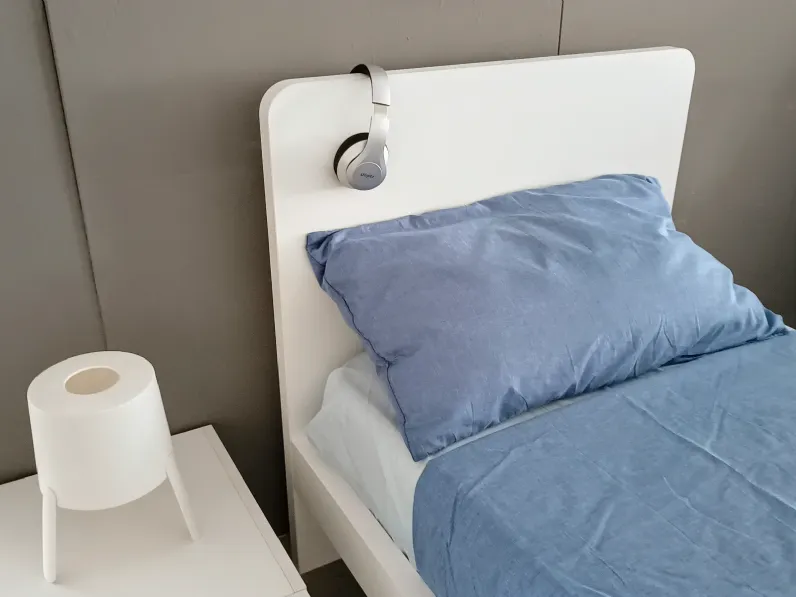 Letto moderno con giroletto Giotto Doimo cityline a prezzo scontato
