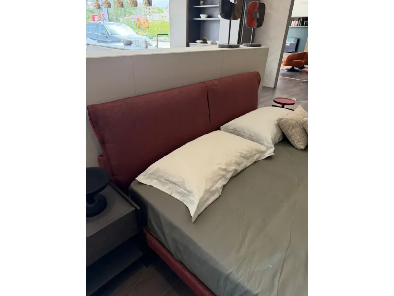 Letto matrimoniale con giroletto Honey Molteni & c a prezzo ribassato