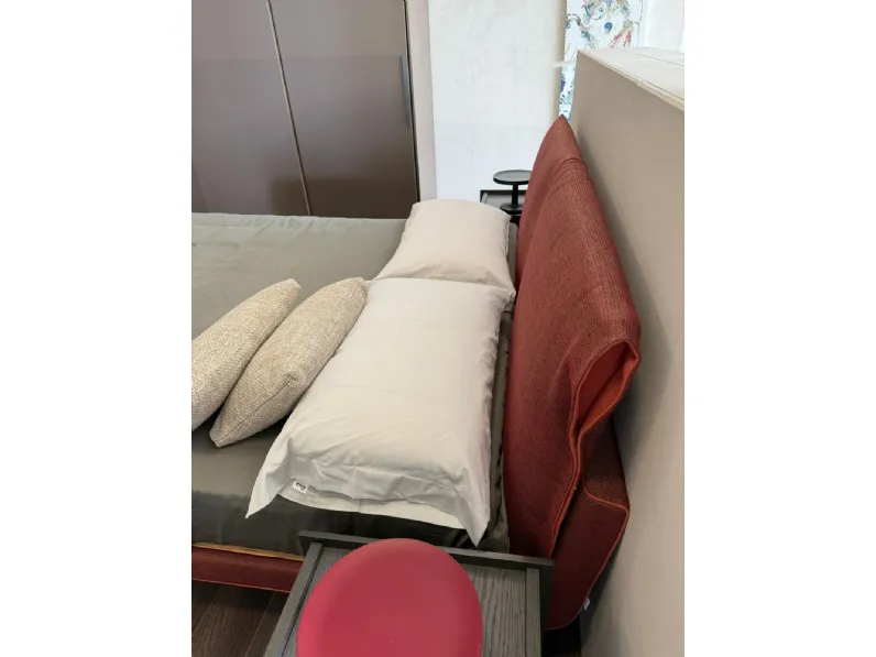 Letto matrimoniale con giroletto Honey Molteni & c a prezzo ribassato