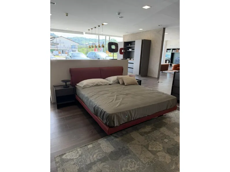 Letto matrimoniale con giroletto Honey Molteni & c a prezzo ribassato