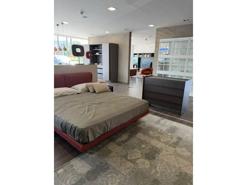Letto matrimoniale con giroletto Honey Molteni & c a prezzo ribassato