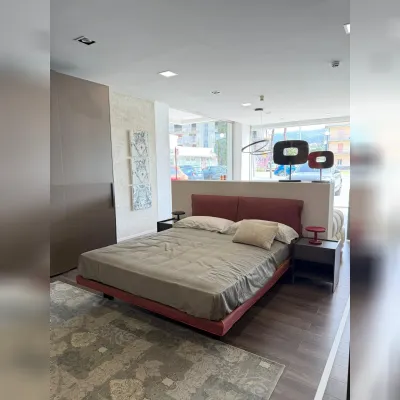 Letto matrimoniale con giroletto Honey Molteni & c a prezzo ribassato