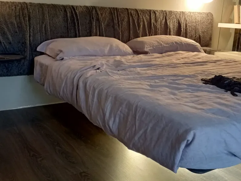 Letto design Fluttua Lago scontato 50%