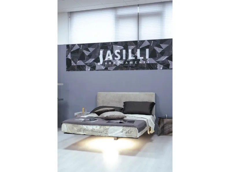 Letto design con giroletto Fluttua Lago a prezzo scontato