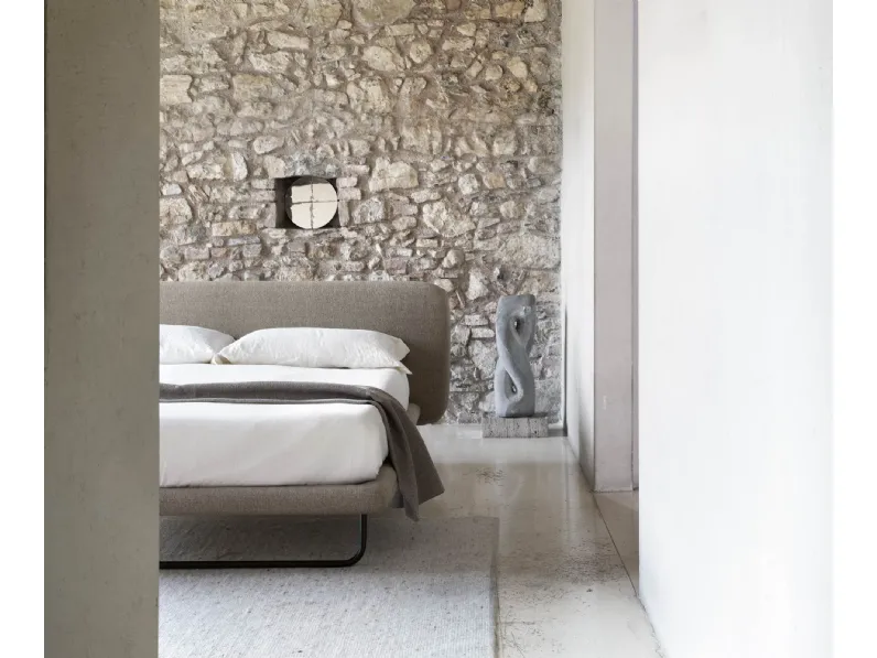 Letto matrimoniale con piedini Doxy Noctis a prezzo ribassato
