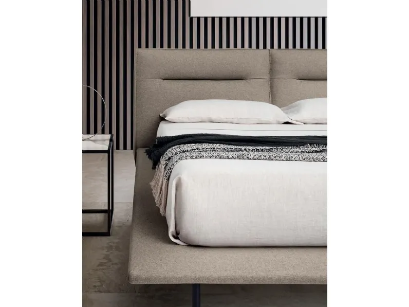 Letto design con piedini Moonlight Felis a prezzo ribassato