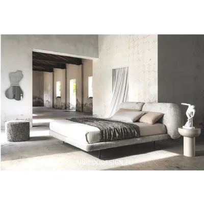 Letto design con piedini Vogue Veneran a prezzo ribassato