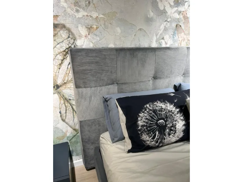 Letto imbottito con contenitore Feniglia Nefi a prezzo scontato