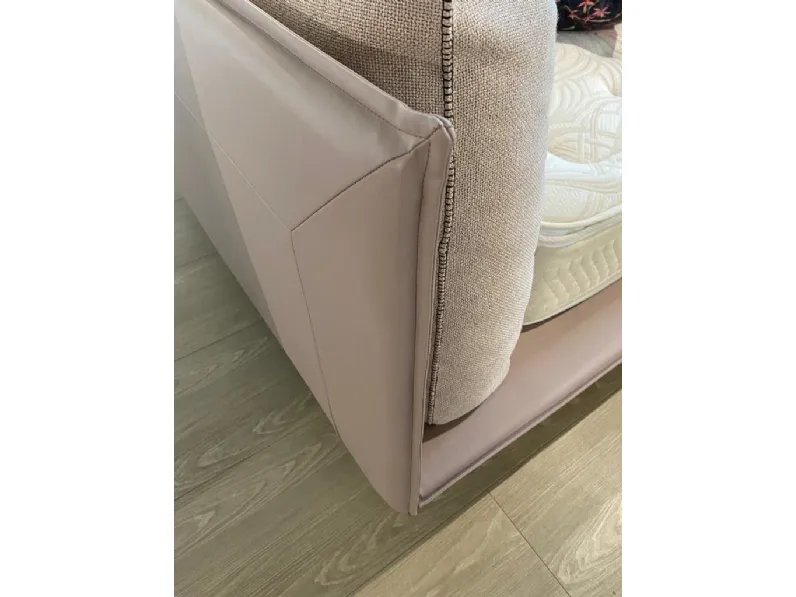 Letto imbottito con giroletto Letto 