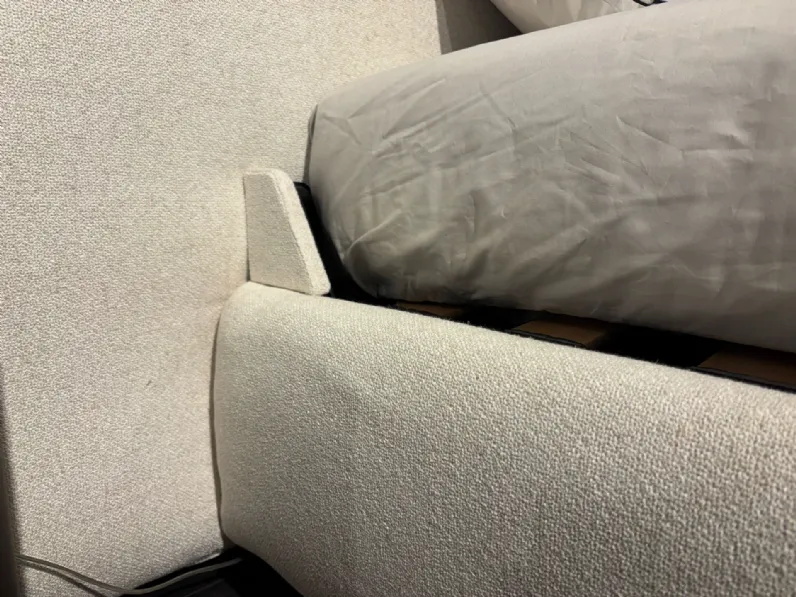 Letto matrimoniale con contenitore Milo a prezzo riservato 