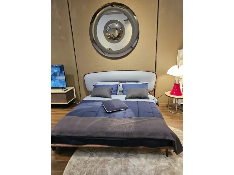 Letto imbottito con giroletto Romance  Ozzio a prezzo ribassato