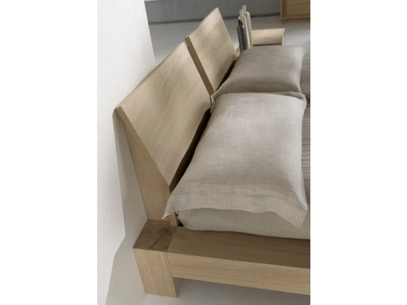 Letto in legno con giroletto Letto in pieno rovere spazzolato Md work a  prezzo ribassato