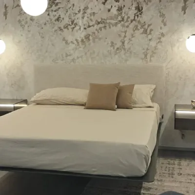 Letto imbottito modello Fluttua di Lago scontato 36%