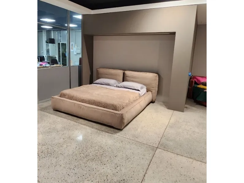 Letto imbottito modello Letto maxi in piuma  di Md work scontato 50%