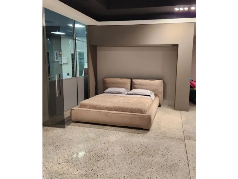 Letto imbottito modello Letto maxi in piuma  di Md work scontato 50%
