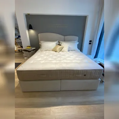 Letto imbottito modello Diamond majesty  di Vispring scontato 35%