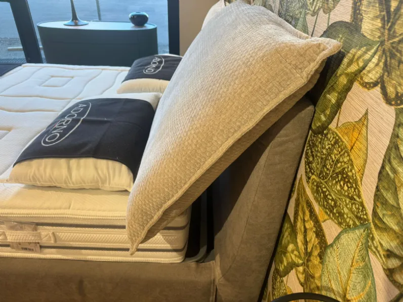 Letto moderno Leilah Gamma con un ribasso del 26%