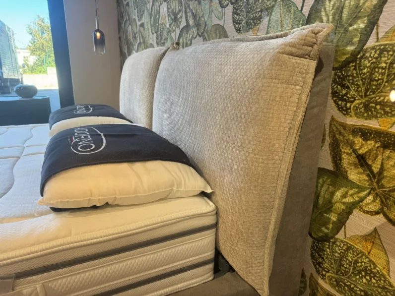 Letto moderno Leilah Gamma con un ribasso del 26%