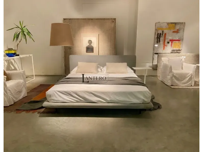 Letto matrimoniale design Letto clapis Mdhouse a prezzo ribassato