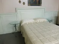 Letto matrimoniale classico Boiserie Cenedese a prezzo ribassato