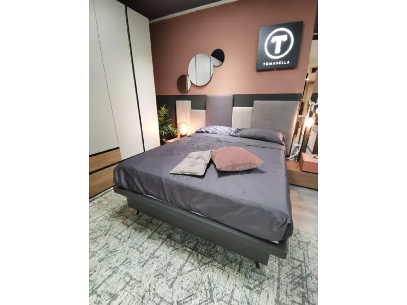 Letto imbottito modello Skyline di Tomasella scontato 31%