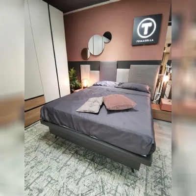 Letto imbottito modello Skyline di Tomasella scontato 31%