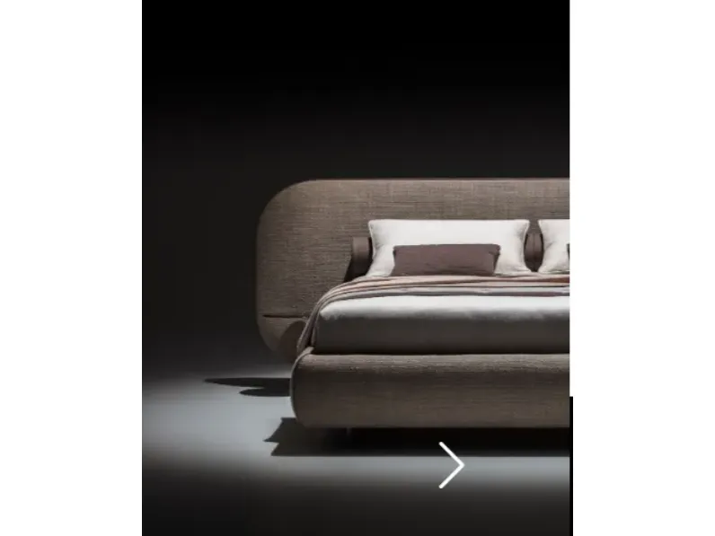 Letto matrimoniale con giroletto B-curve a prezzo riservato 