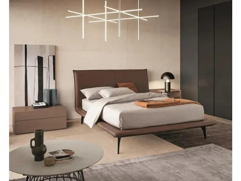 Letto design con piedini Space Dall'agnese a prezzo scontato