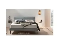 Letto matrimoniale con piedini Berry V&nice a prezzo ribassato