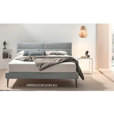 Letto matrimoniale con piedini Berry V&nice a prezzo ribassato