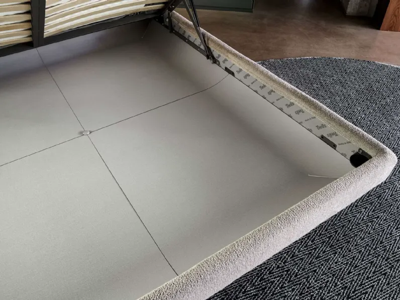 Letto imbottito modello Book di Twils scontato 30%