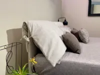 Letto imbottito con contenitore Nathalie Flou a prezzo scontato