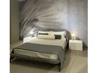 Letto design con giroletto Velvet Novamobili a prezzo ribassato