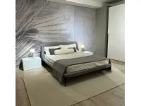 Letto design con giroletto Velvet Novamobili a prezzo ribassato