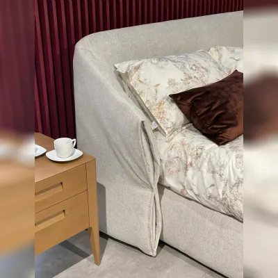 Letto matrimoniale design Hide Novamobili a prezzo ribassato