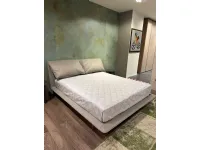Letto moderno con giroletto John john Poltrona frau a prezzo ribassato