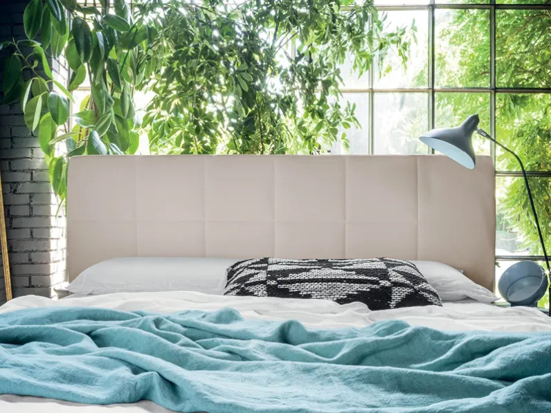 Letto imbottito modello Bali di Rigosalotti scontato 35%