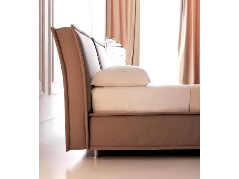 Scopri il Letto Bordò di Mottes selection, scontato del 40%! Un arredamento di lusso.