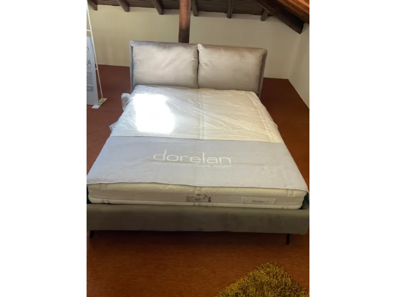 Letto imbottito con gambe FrisLe comforta prezzo ribassato